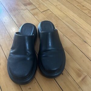 Vagabond Black Slip-On Leather Mules